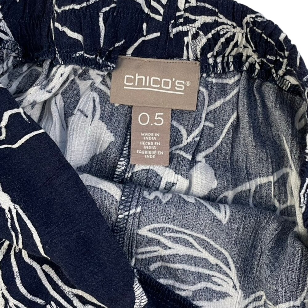 Chicos Pants Size 0.5 (Small/6) Cropped Floral Rayon Elastic Waist Navy Blue - Picture 3 of 5